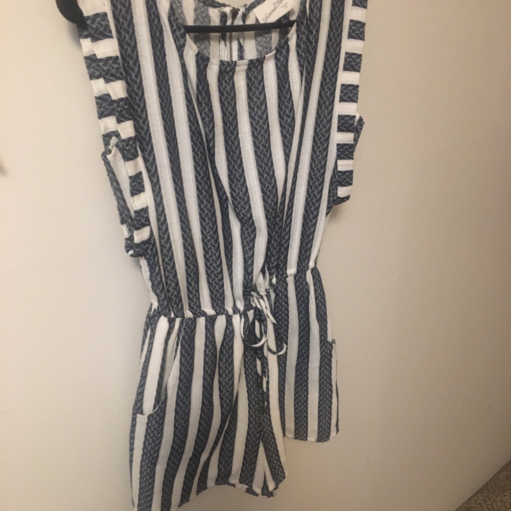 Universal Threads romper - Picture 2 of 3